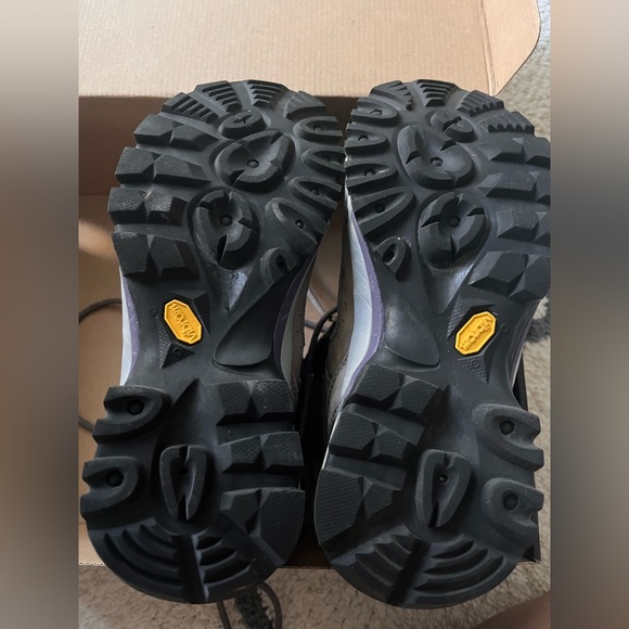 Vasque Breeze 2.0 GTX hiking boots size 7w WITH ORIGINAL BOX - Picture 5 of 12